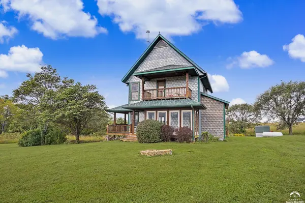 15944 54th ST, Oskaloosa, KS 66066