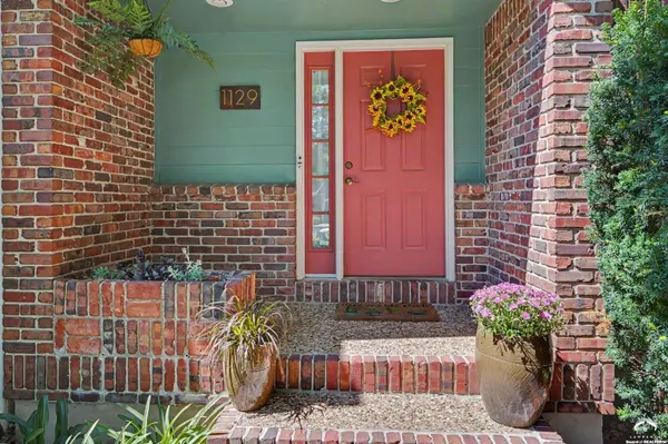 1129 Parkside CIR, Lawrence, KS 66049