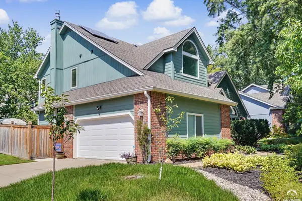 1129 Parkside CIR, Lawrence, KS 66049