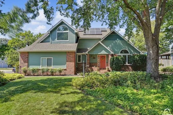 1129 Parkside CIR, Lawrence, KS 66049