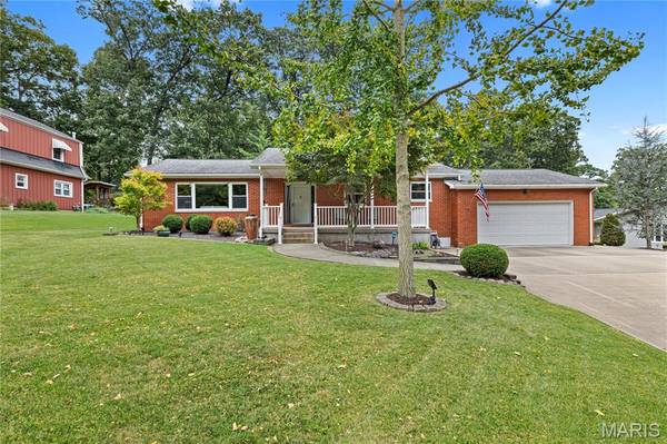 620 W Kinkead RD, Hillsboro, IL 62049