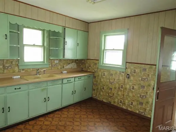 549 W Bridgeport ST, White Hall, IL 62092