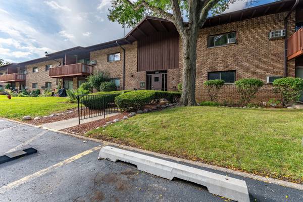 200 Willow LN #C-219, Willow Springs, IL 60480