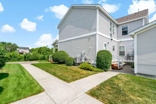 2935 Hemingway DR, Chaska, MN 55318