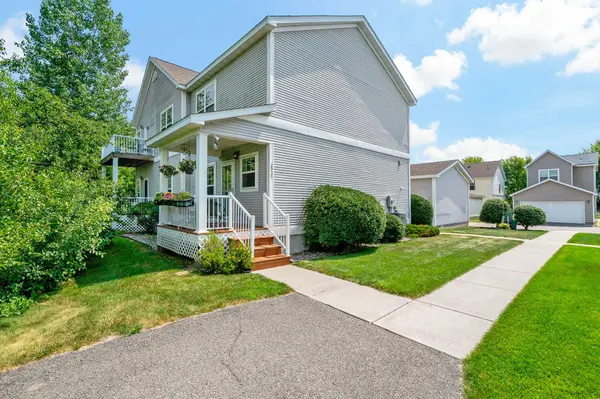 2935 Hemingway DR, Chaska, MN 55318