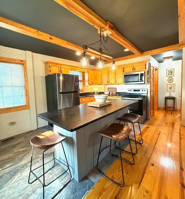 446 Oak Dr, Smithville, TN 37166