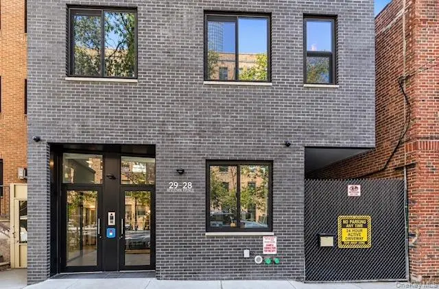 29-28 Newtown AVE #3a, Astoria, NY 11102