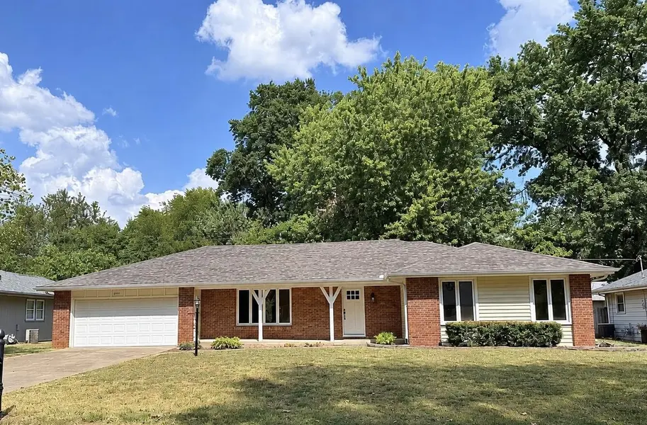 1527 E Hanover ST, Springfield, MO 65804
