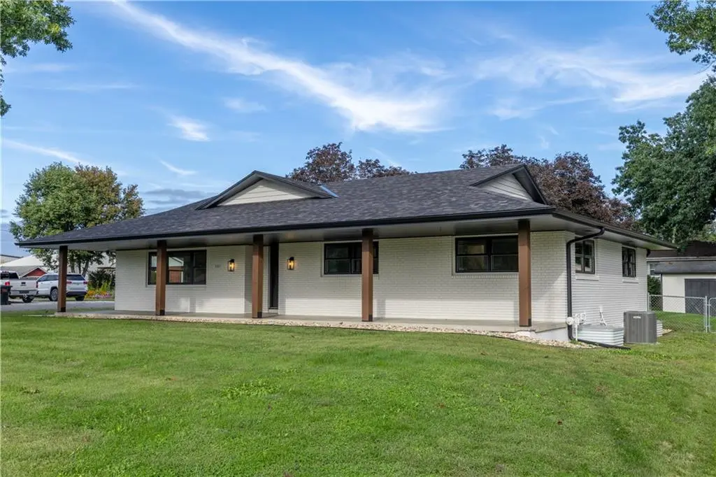 501 S US 71 HWY, Savannah, MO 64485