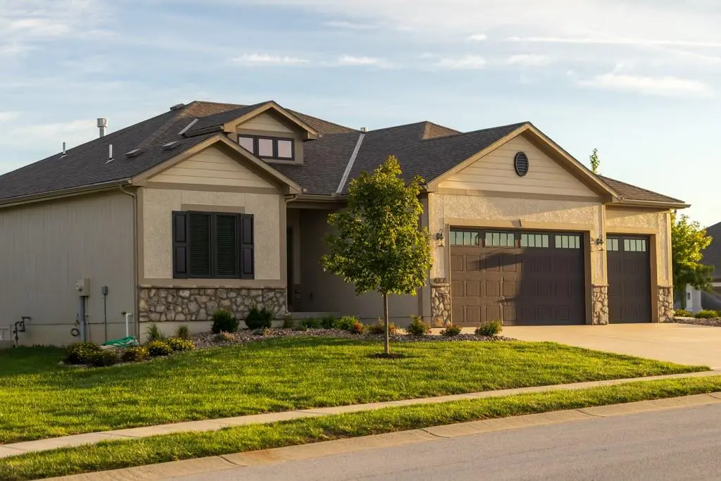 4200 NE Chapel Manor DR, Lee's Summit, MO 64064
