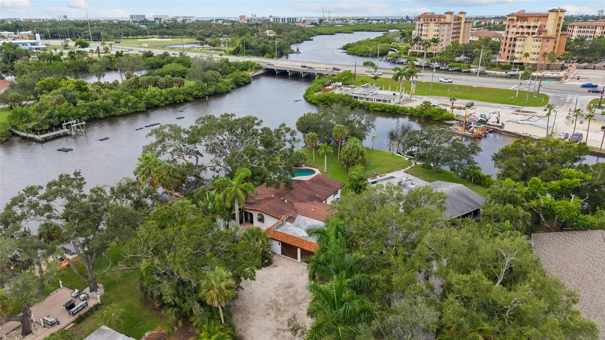 5381 PALOS VERDES DR, Sarasota, FL 34231
