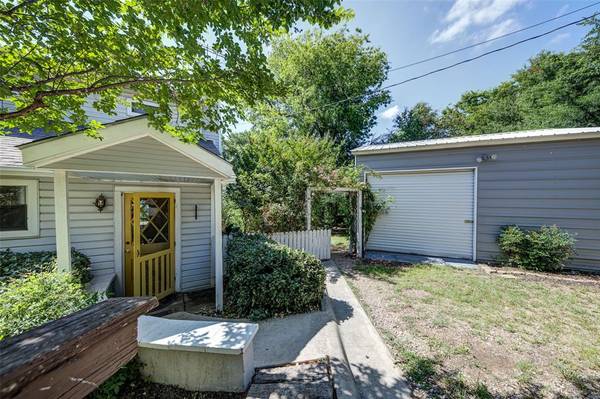 402 Aqua Way, Lake Bridgeport, TX 76426