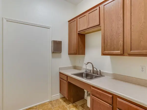 201 S Lakeline BLVD, Cedar Park, TX 78613