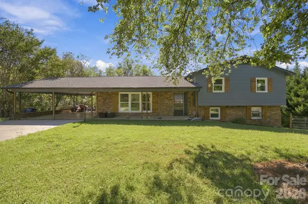 2935 Palmer PL, Hudson, NC 28638