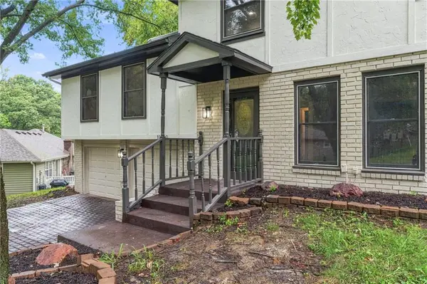 10600 NW 58th ST, Kansas City, MO 64152