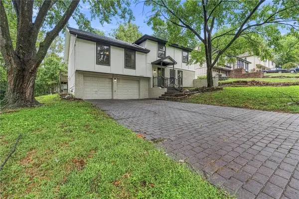 10600 NW 58th ST, Kansas City, MO 64152