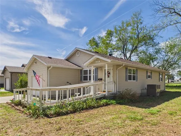 2104 S Holbrook ST, Fort Scott, KS 66701