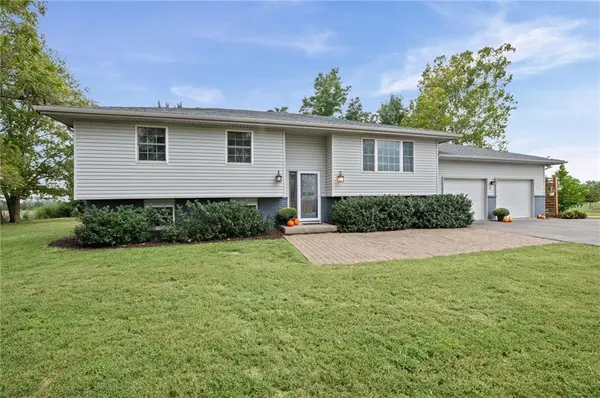 16409 E 289th ST, Harrisonville, MO 64701