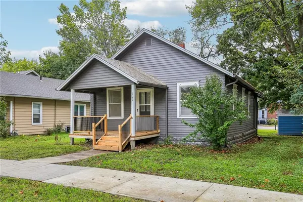709 S Tremont AVE, Ottawa, KS 66067