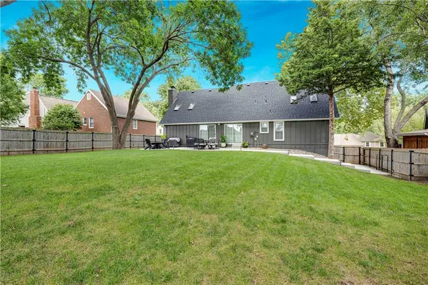 11113 W 99th PL, Overland Park, KS 66214