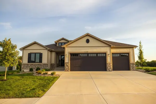 4200 NE Chapel Manor DR, Lee's Summit, MO 64064