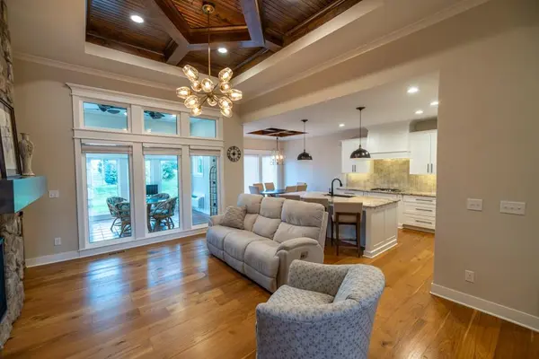 4200 NE Chapel Manor DR, Lee's Summit, MO 64064