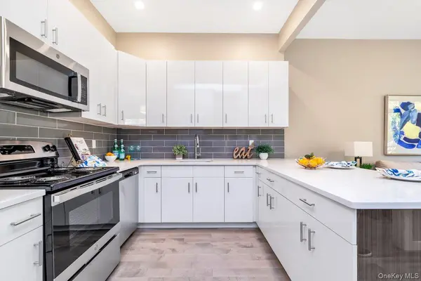 29-28 Newtown AVE #3a, Astoria, NY 11102