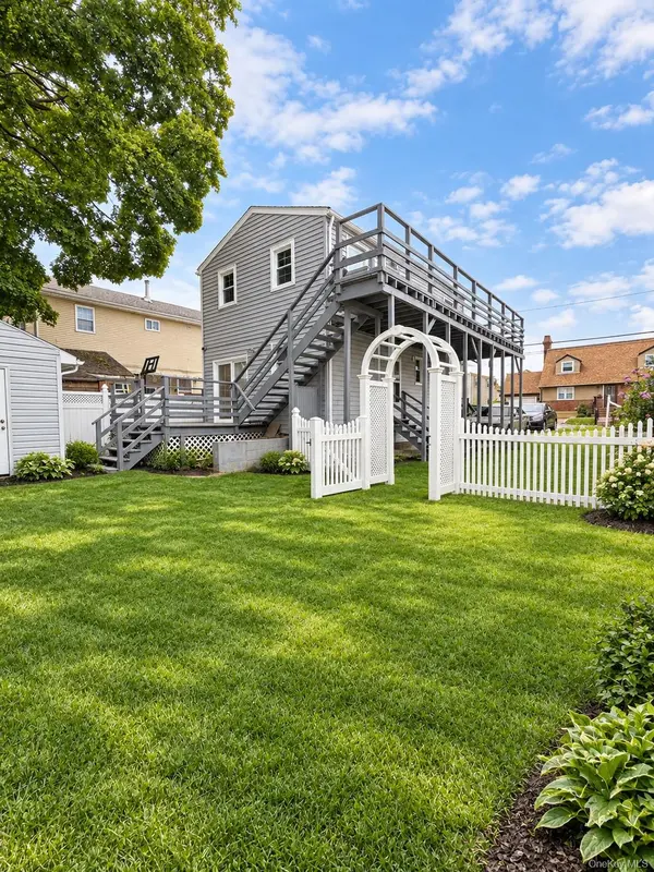 459 Roquette AVE, Floral Park, NY 11001