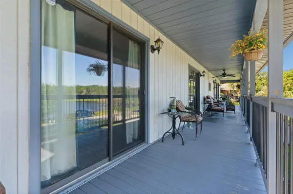 521 E MIRROR LAKE DR, Fruitland Park, FL 34731