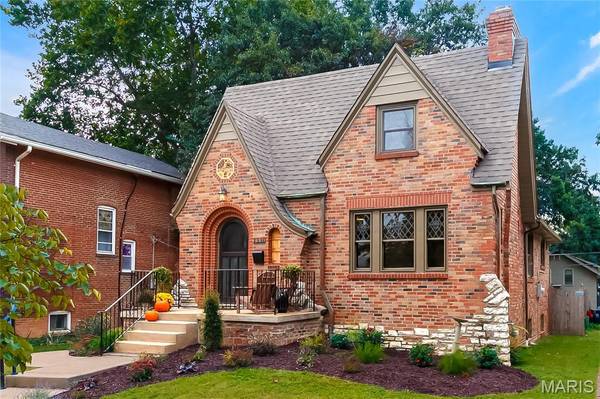 7330 Shaftesbury AVE, University City, MO 63130