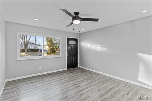 10452 Count DR, St Louis, MO 63136
