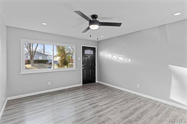 10452 Count DR, St Louis, MO 63136