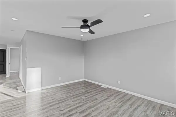 10452 Count DR, St Louis, MO 63136