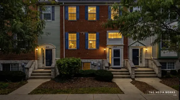 815 Lewisburg LN, Aurora, IL 60504