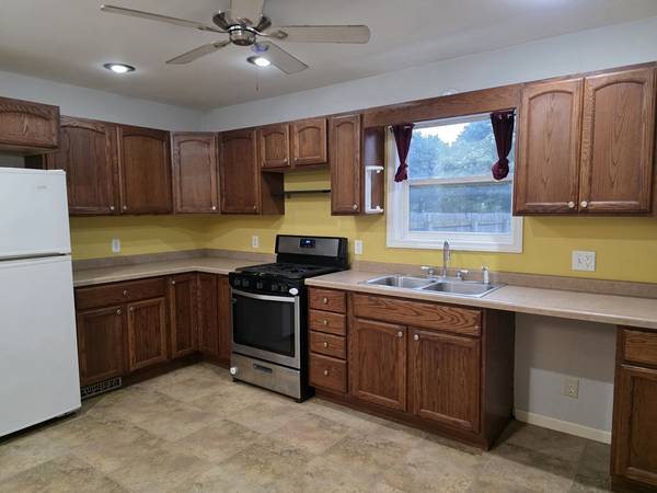 213 S Fremont ST, Tampico, IL 61283