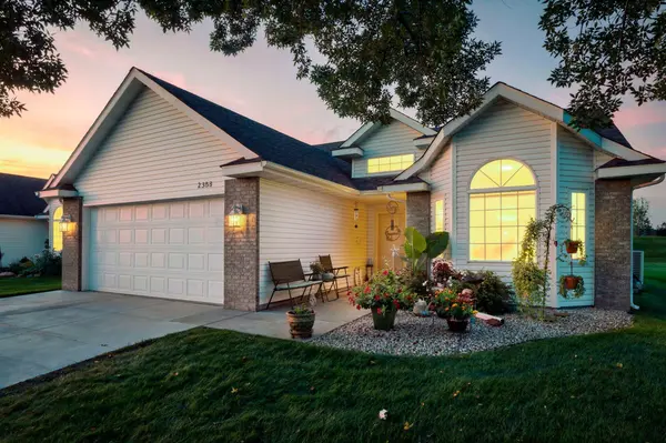 2333 Cleveland LN S, Cambridge, MN 55008