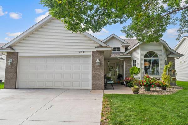 2333 Cleveland LN S, Cambridge, MN 55008
