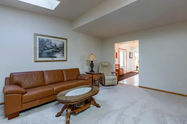 4422 Surrey LN NW, Rochester, MN 55901