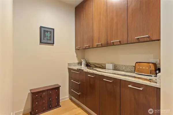 631 Market ST #401, Kirkland, WA 98033