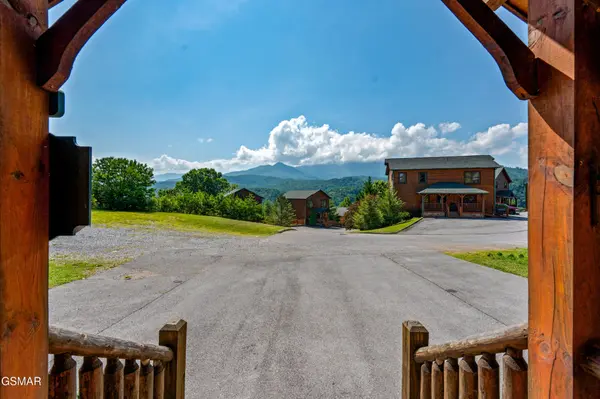770 Park Vista Way, Gatlinburg, TN 37738