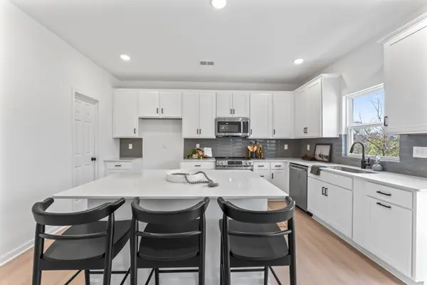 2562 Peaceful Valley Drive, Columbia, TN 38401