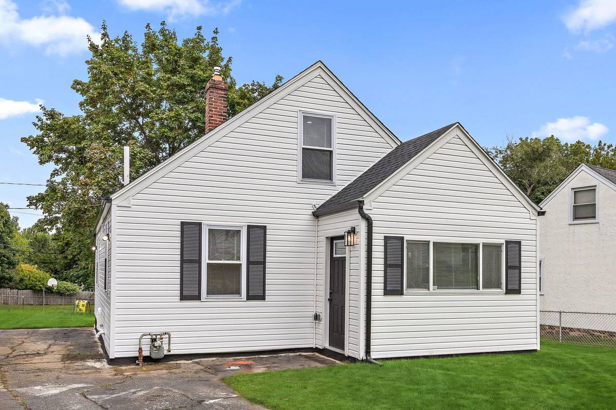 53 Seward LN, Aston, PA 19014