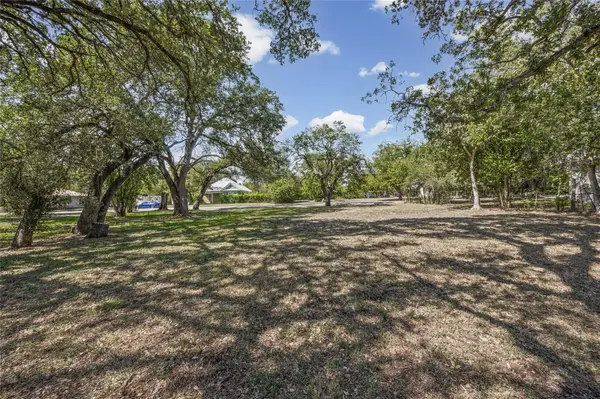 1006 N Blanco ST, Lockhart, TX 78644
