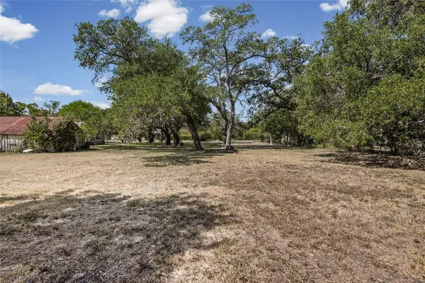 1006 N Blanco ST, Lockhart, TX 78644