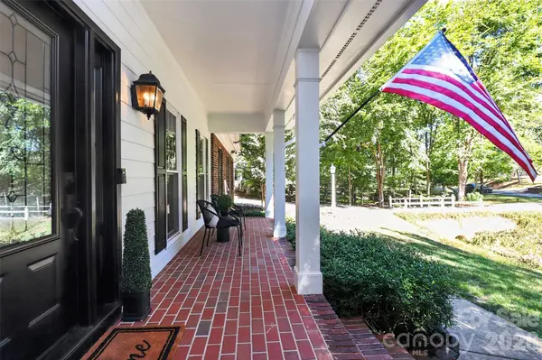 6128 Lake Providence LN, Charlotte, NC 28277