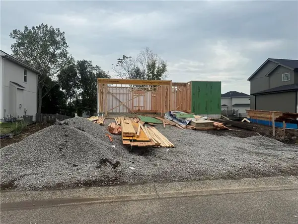 20779 Emerald ST, Spring Hill, KS 66083