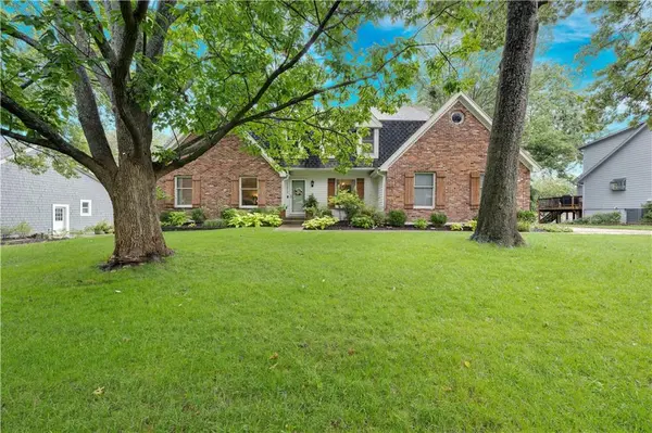 11915 CHEROKEE LN, Leawood, KS 66209