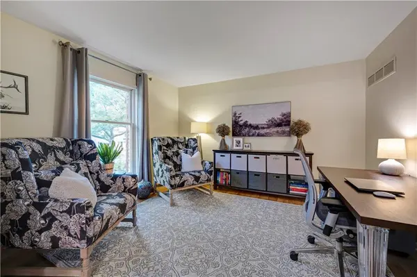 11915 CHEROKEE LN, Leawood, KS 66209