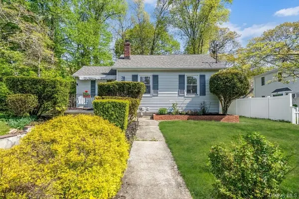 24 Locust RD, Wading River, NY 11792