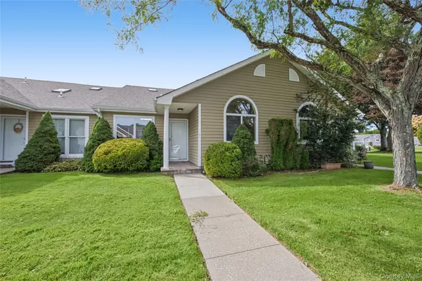 65 Eric DR, Middle Island, NY 11953